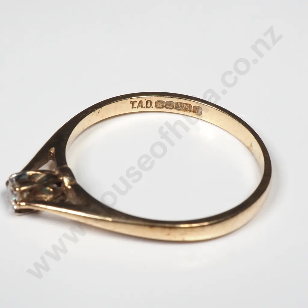 9ct Gold Solitaire Diamond Ring w English Hallmarks Image 1++