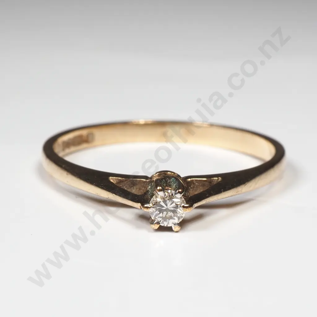 9ct Gold Solitaire Diamond Ring w English Hallmarks Image 1++