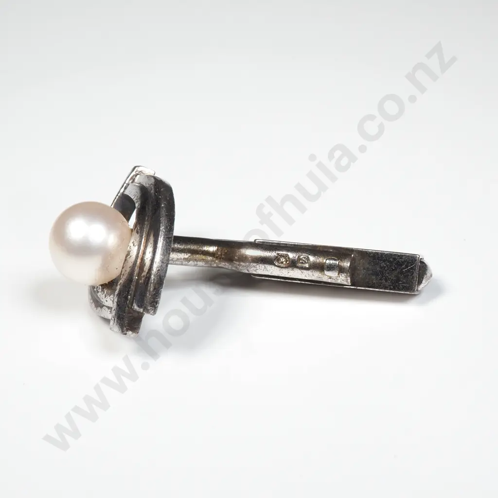 Cased Mikimoto Sterling Silver & Cultured Pearl Cufflinks Image 1++
