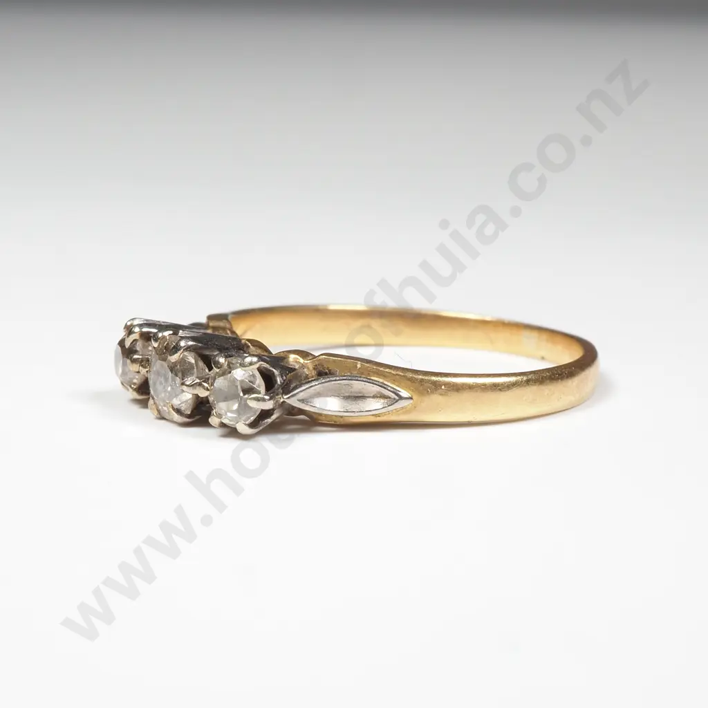 Vintage 18ct Gold Trilogy Diamond Ring Image 1++