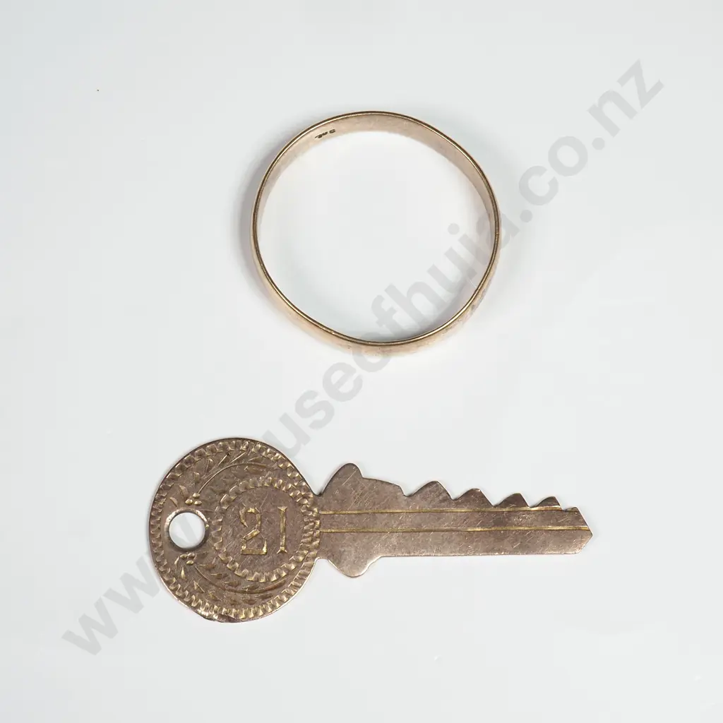 9ct Gold Wedding Ring & 21st Key Brooch A/F Image 1++