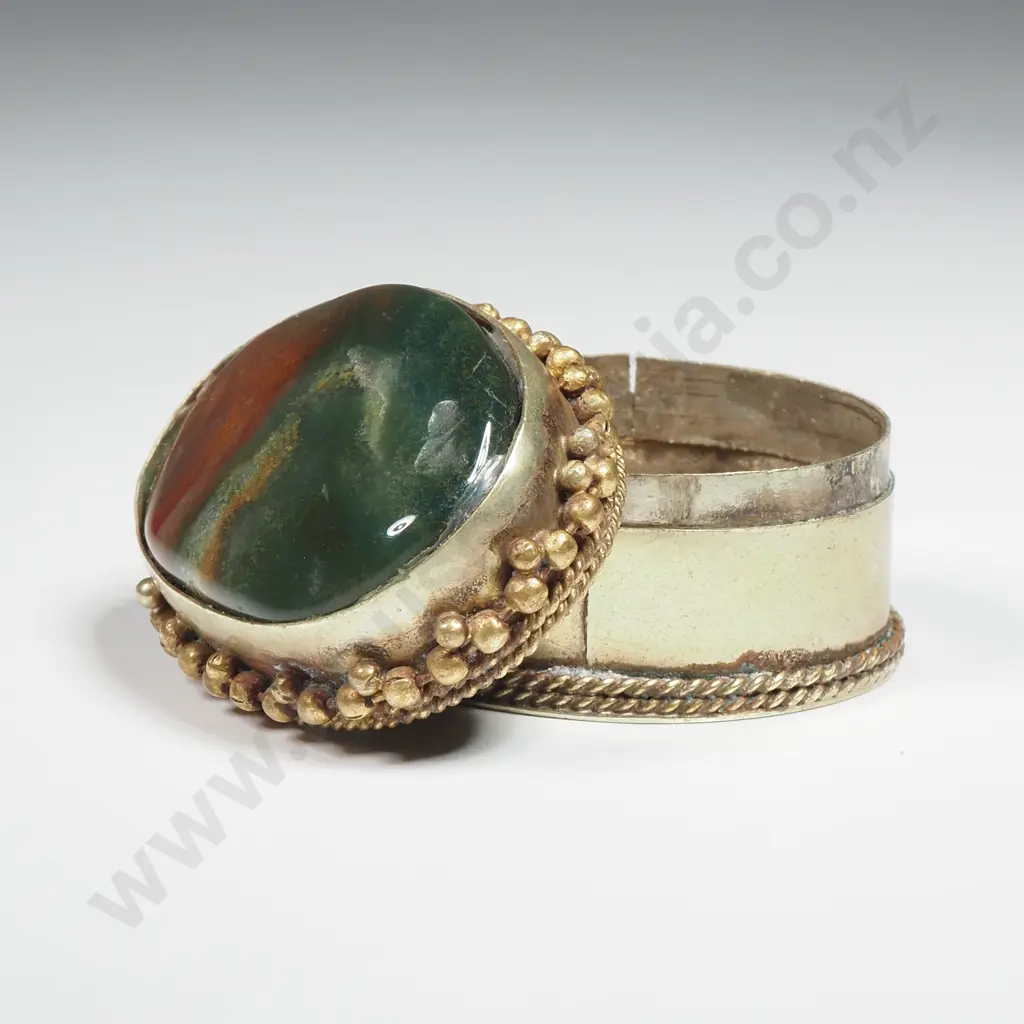 Small Agate Top Oval Pill Box Image 1++