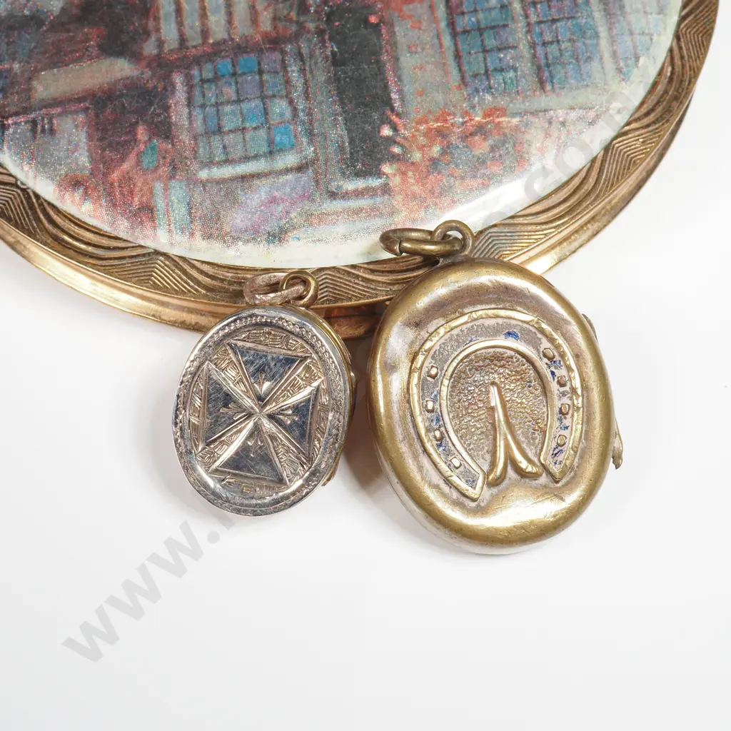 Vintage Powder Compact & Two Rolled Gold Pendants Image 1++