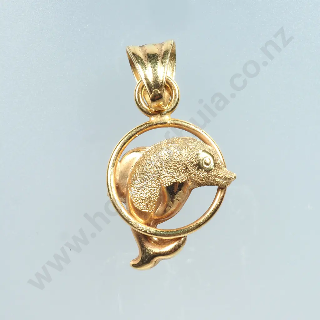 Italian 9ct Gold Dolphin Pendant Image 1++