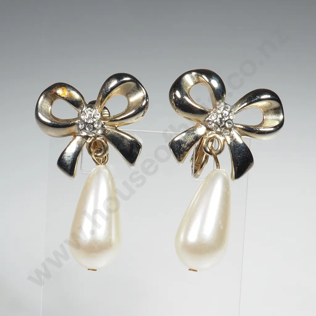 Impressive Costume Earrings Image 1++