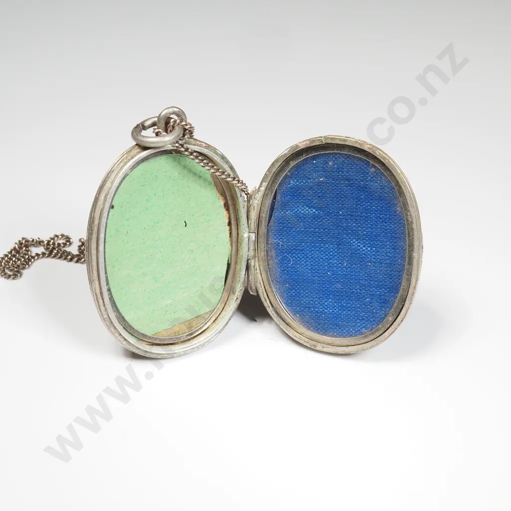 Antique Silver ‘Back & Front’ Locket on Sterling Silver Chain Image 1++