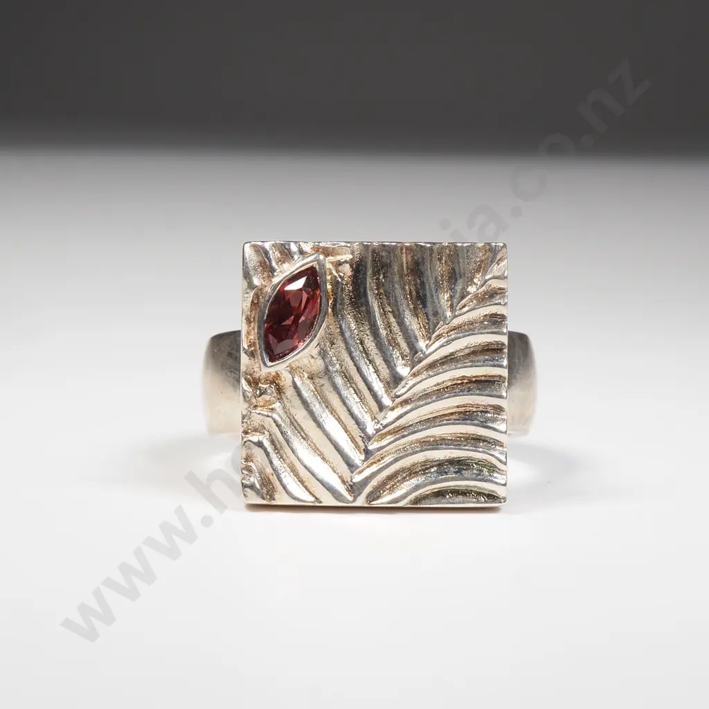Sterling Silver New Zealand Garnet ‘Nikau’ Ring Image 1++