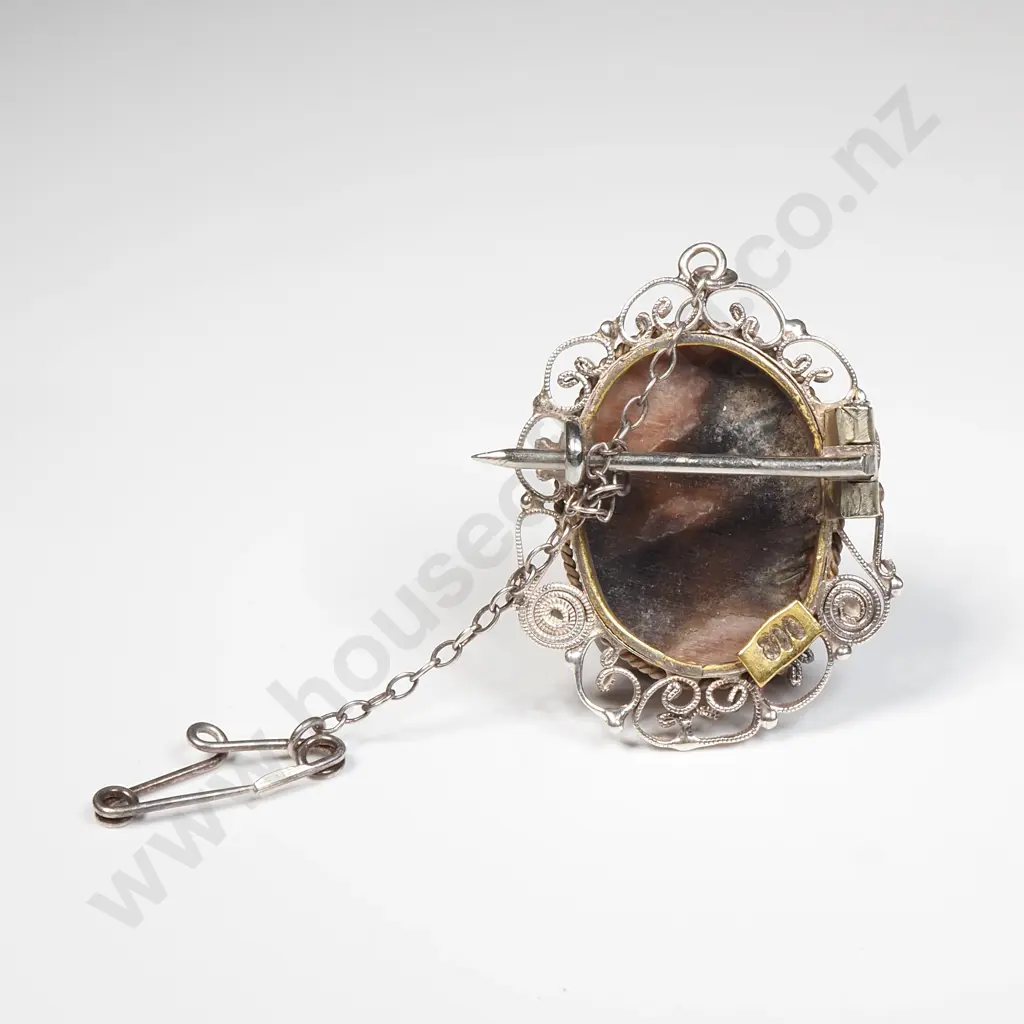 .800 Silver Cameo Brooch Image 1++