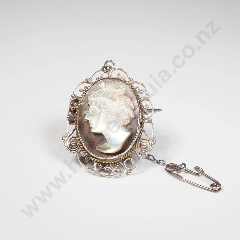 .800 Silver Cameo Brooch Image 1++