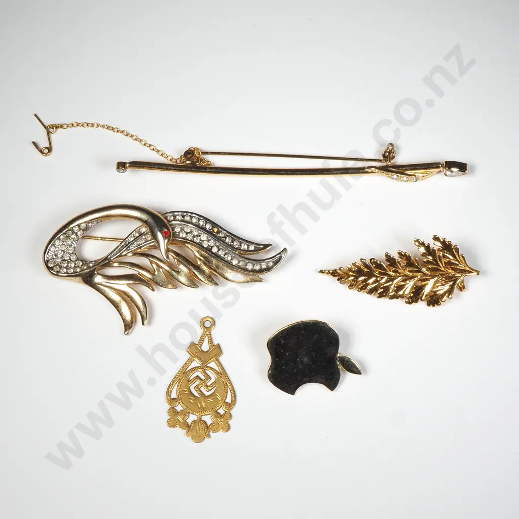 Costume Brooches And Pendant Image 1++