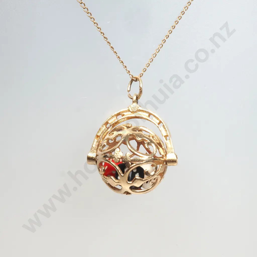 Vintage 9ct Gold Three Dice Pendant on 9ct Gold Chain Image 1++