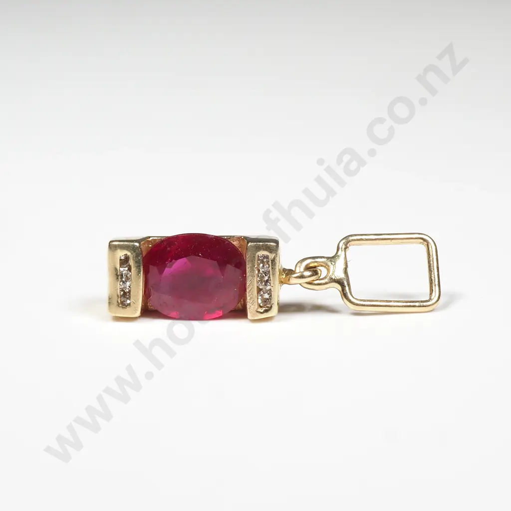 18ct Gold & Red Stone Pendant Image 1++