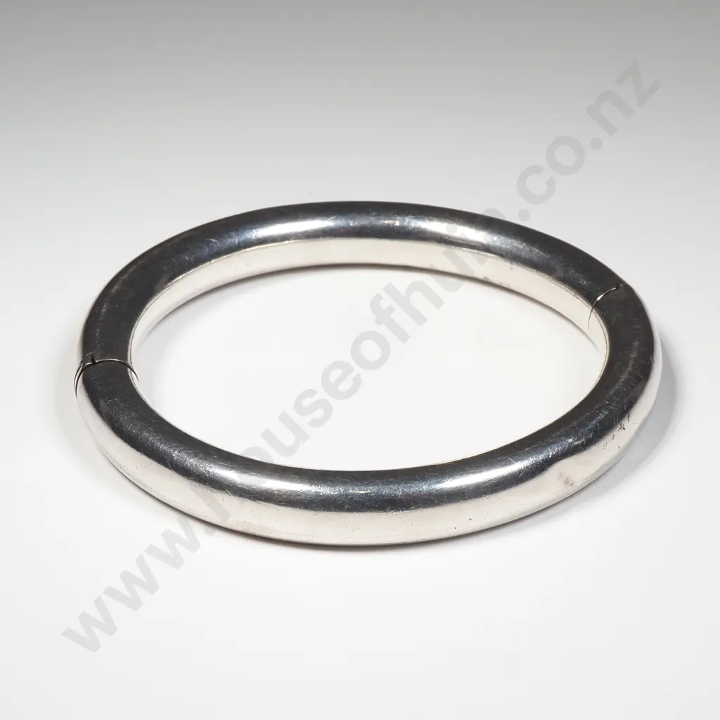 Rounded Sterling Silver Hinged Bracelet Image 1++