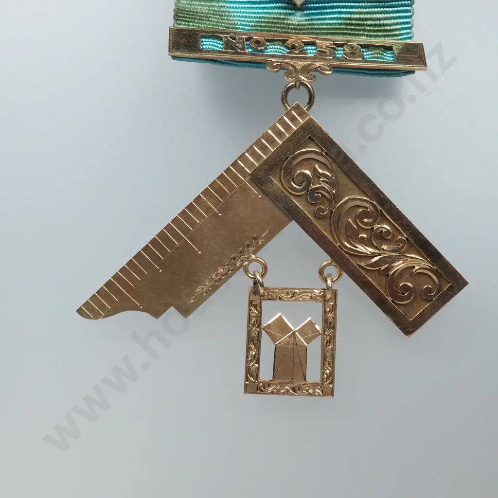 9ct Gold Masonic Lodge Medal Image 1++
