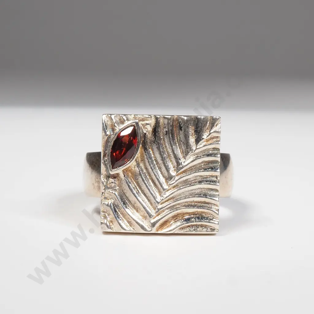 Sterling Silver New Zealand Garnet ‘Nikau’ Ring Image 1++