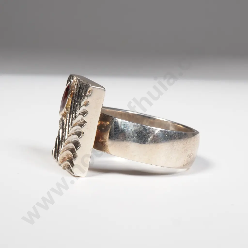 Sterling Silver New Zealand Garnet ‘Nikau’ Ring Image 1++