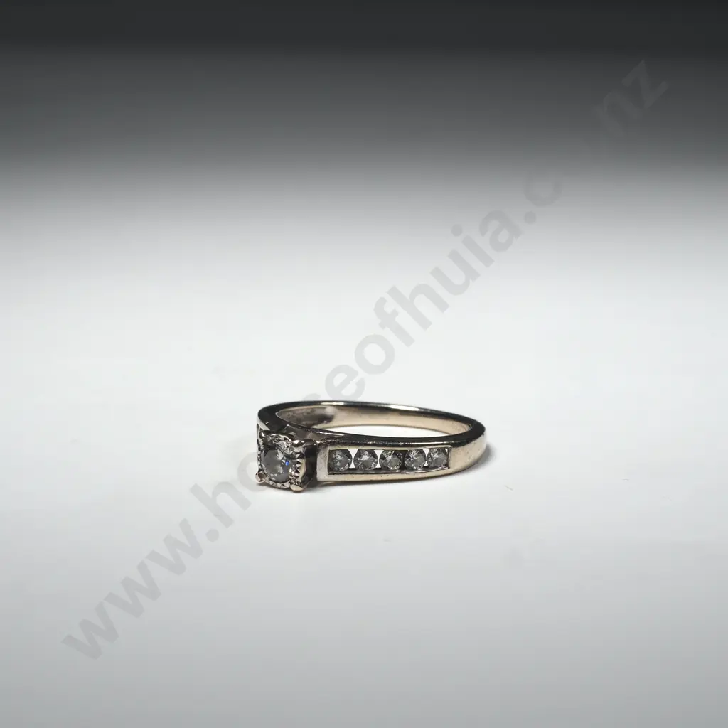 14ct Gold & Diamond Michael Hill Ring Image 1++