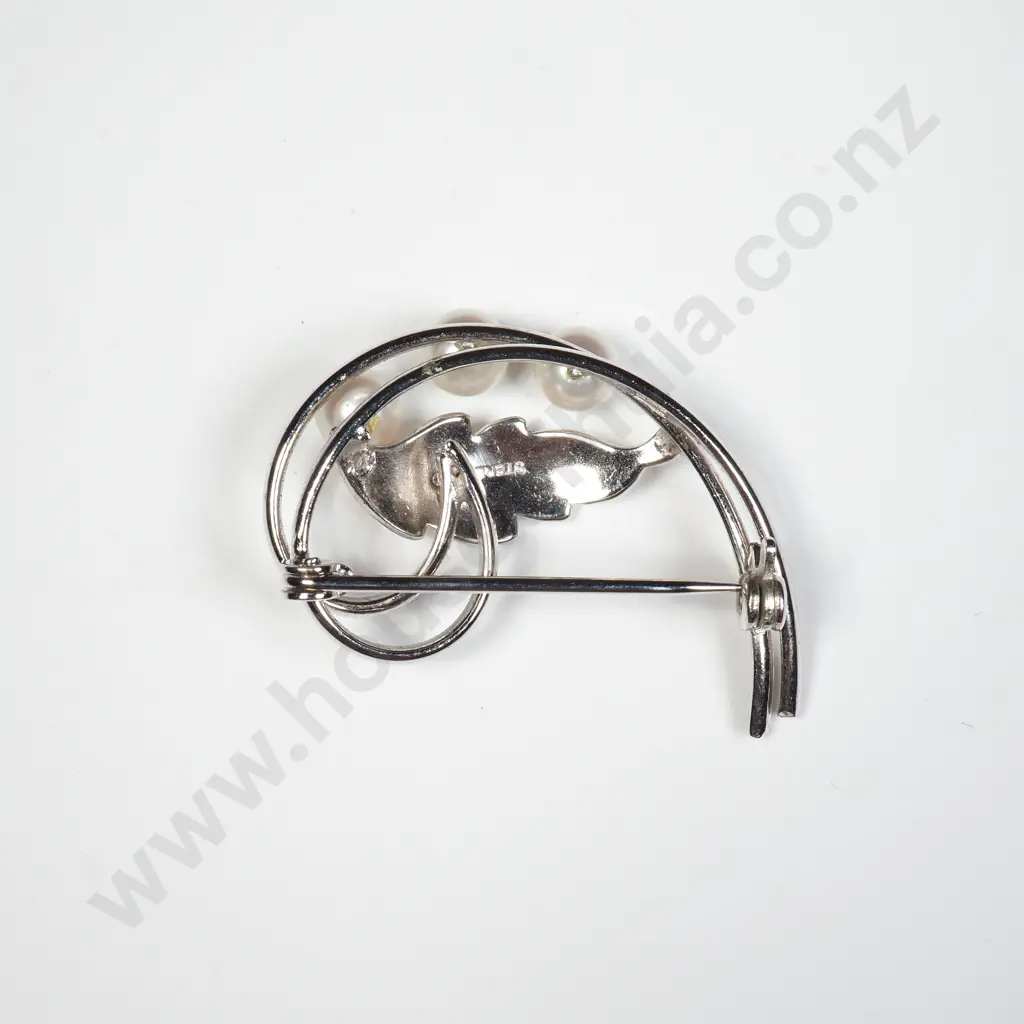 Sterling Silver Pearl Set Brooch Image 1++
