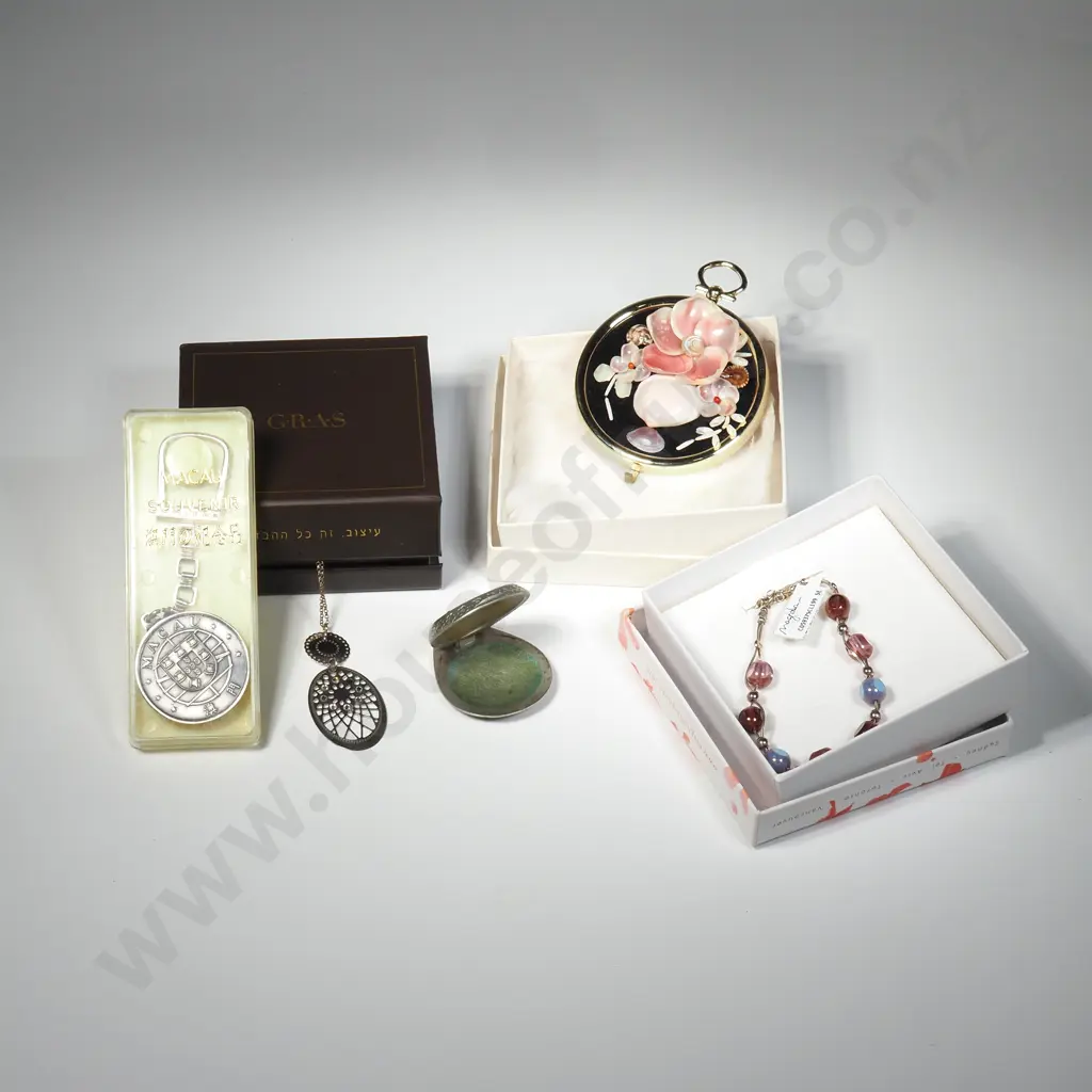 Assorted Boxed Costume Jewellery Image 1++