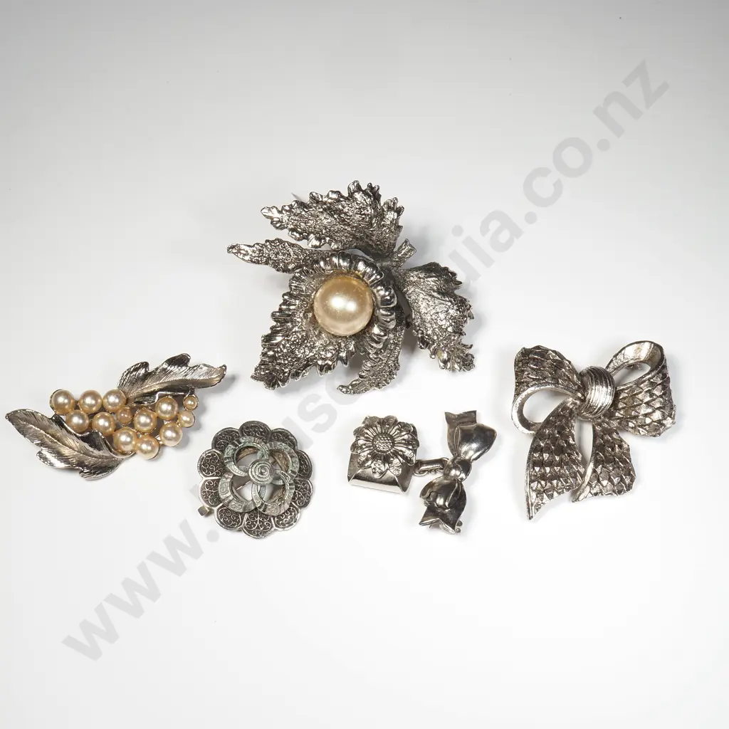 Five Silver Tone Costume Brooches Image 1++