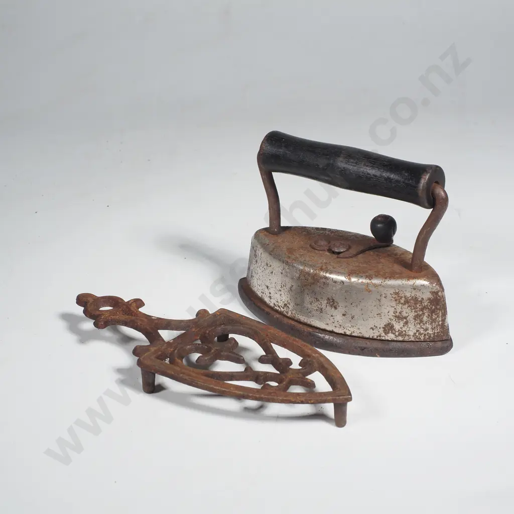 Antique Dover Miniature Flat Iron & Trivet Image 1++