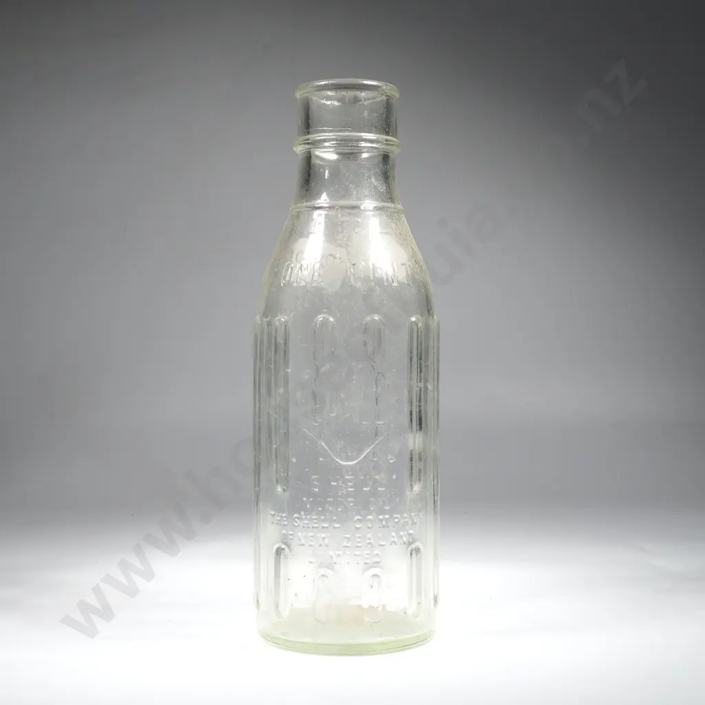 Shell Motor Oil One Pint Glass Bottle from the Shell Company of NZ, 1930-1950 Image 1++