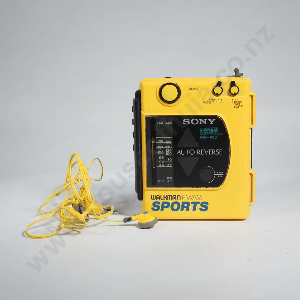 Sony Walkman FM/AM Sports Cassette Player Image 1++