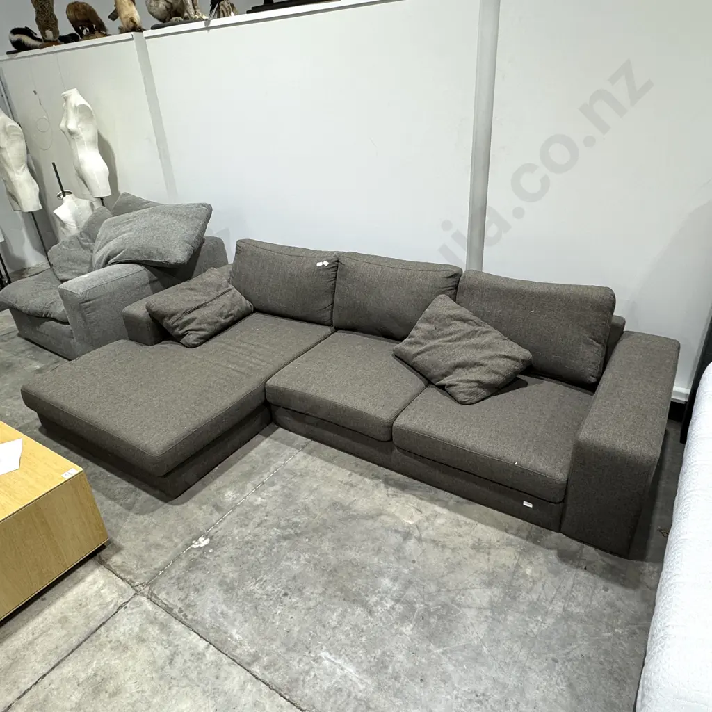 Modern Sofa w Chaise in Brown Woven Upholstery Image 1++