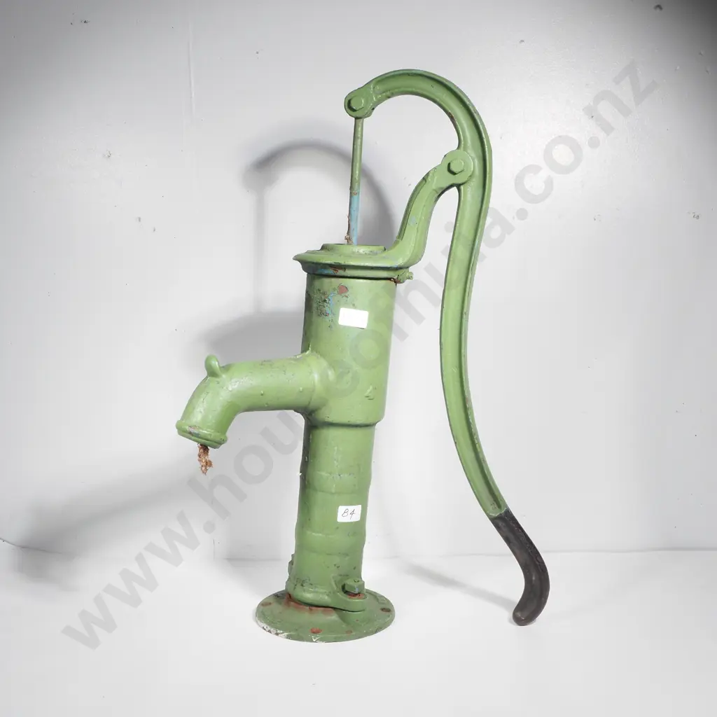 Vintage Cast Iron Cow Tail Water Pump No 4 Image 1++
