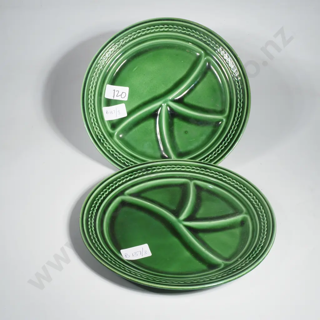 Pair of Vintage Green Majolica Fondu Plates, Possibly Sarreguemines Image 1++