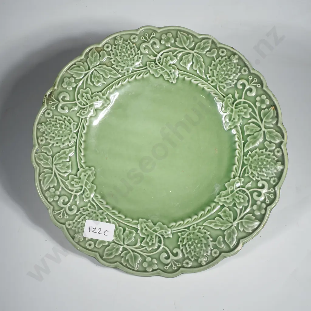 Bordallo Pinheiro Portugal Grape Green Plate w Embossed Leaf & Grape Design Image 1++