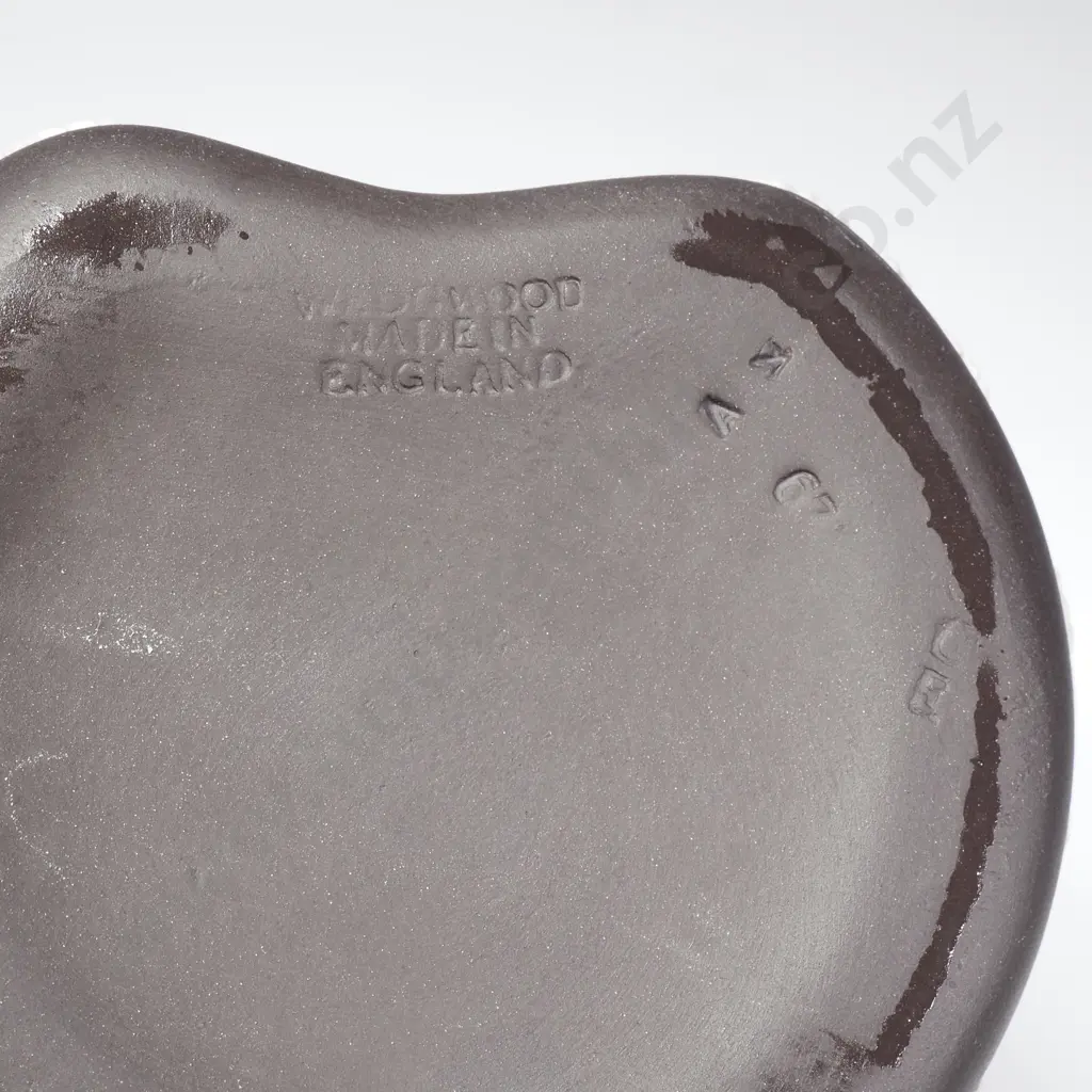Wedgwood Black Jasperware Kidney Shaped Trinket Box w White Classical Figures in Bas Relief Image 1++