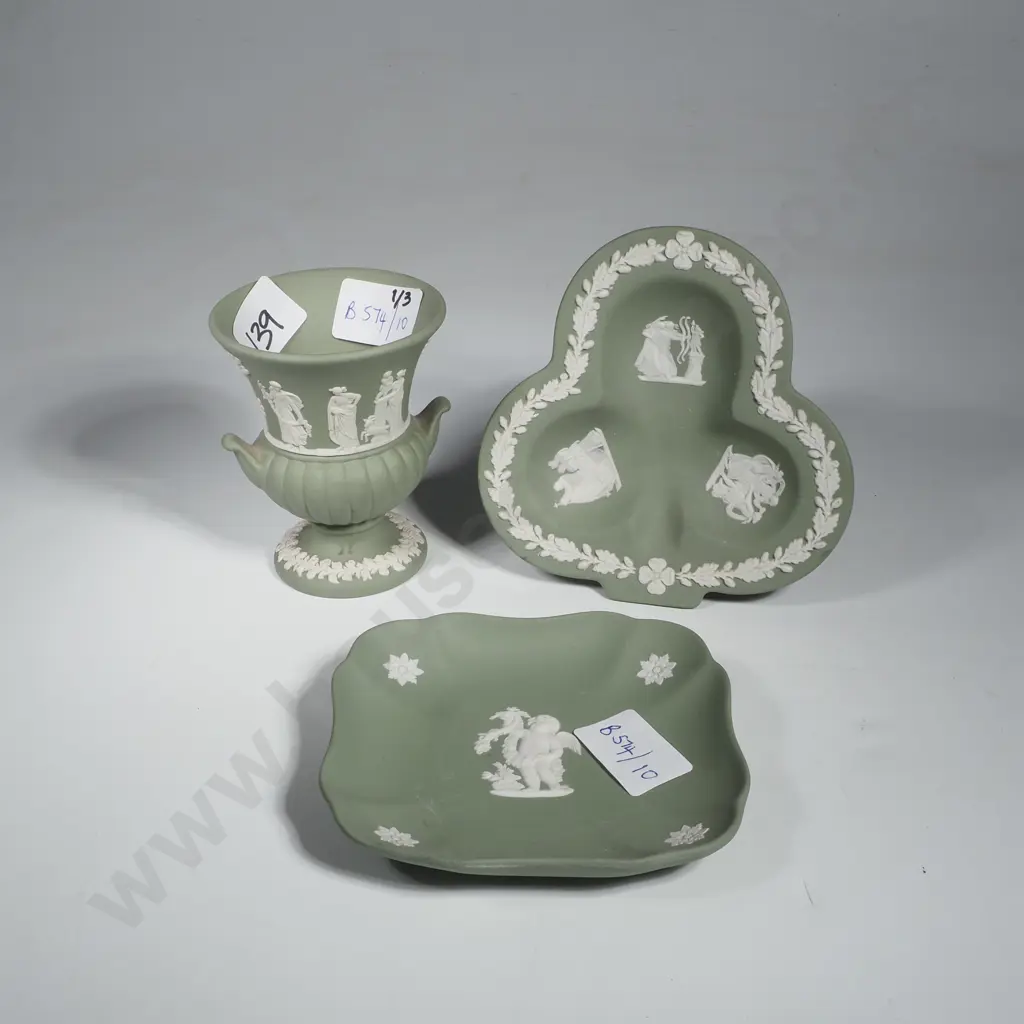Miniature Green Jasperware Urn Shaped Vase & Two Pin Dishes Image 1++