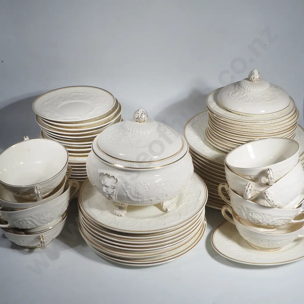 Vintage Wedgewood 'Patrician' Pattern Large Part Dinner Service Image 1++