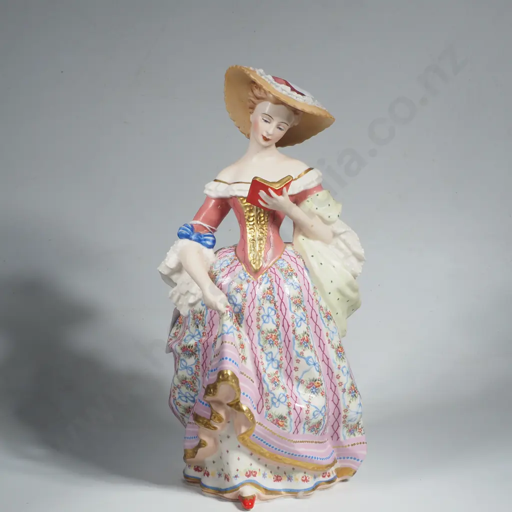 'Diana' Porcelain Figure from the Victoria & Albert Museum Collection Image 1++