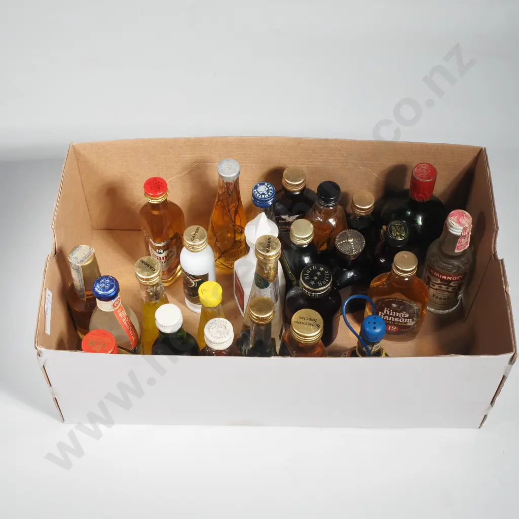 Box of Alcohol/ Spirit & Liqueur  Miniatures Image 1++