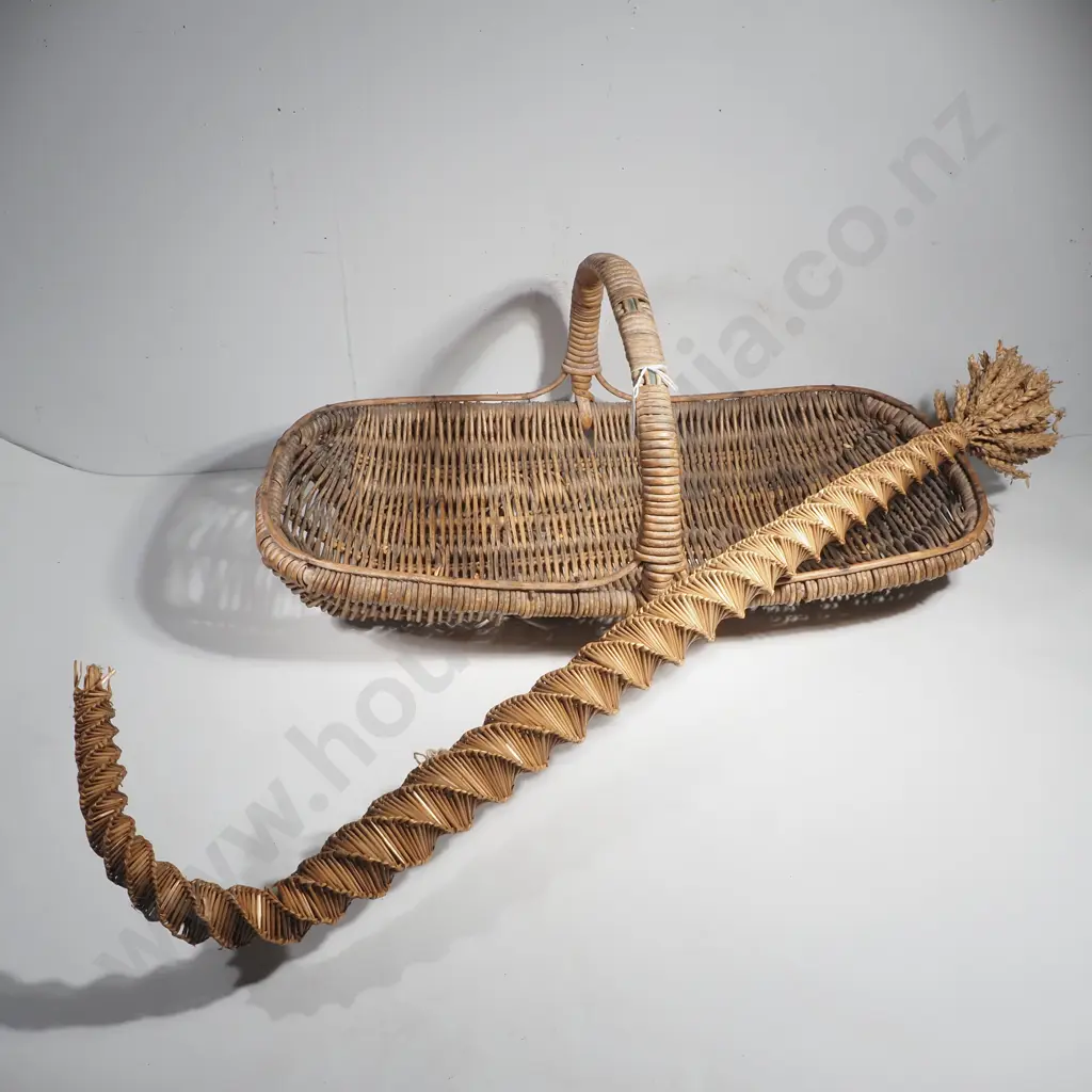 Traditional Woven Willow Garden Trua w Central Handle & a Yorkshire Spiral Corn Dolly w Spiral Plaiting Image 1++