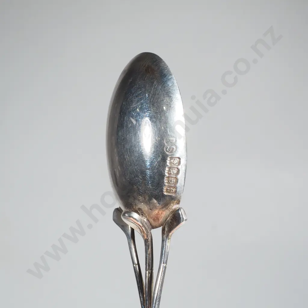 Cased Sterling Silver Scottish Spoon - Glasgow 1928 Image 1++