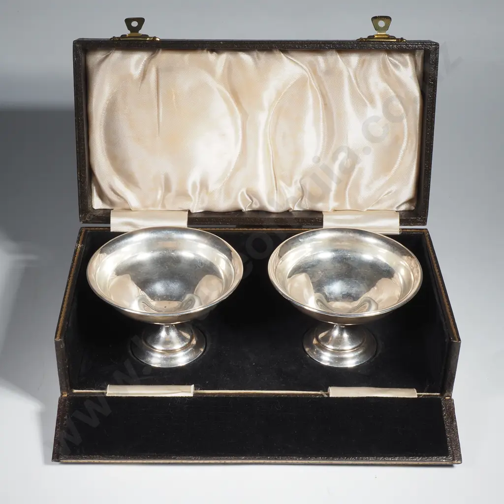 Cased Pair of Wine Cups in Sterling Silver - 1936 Image 1++