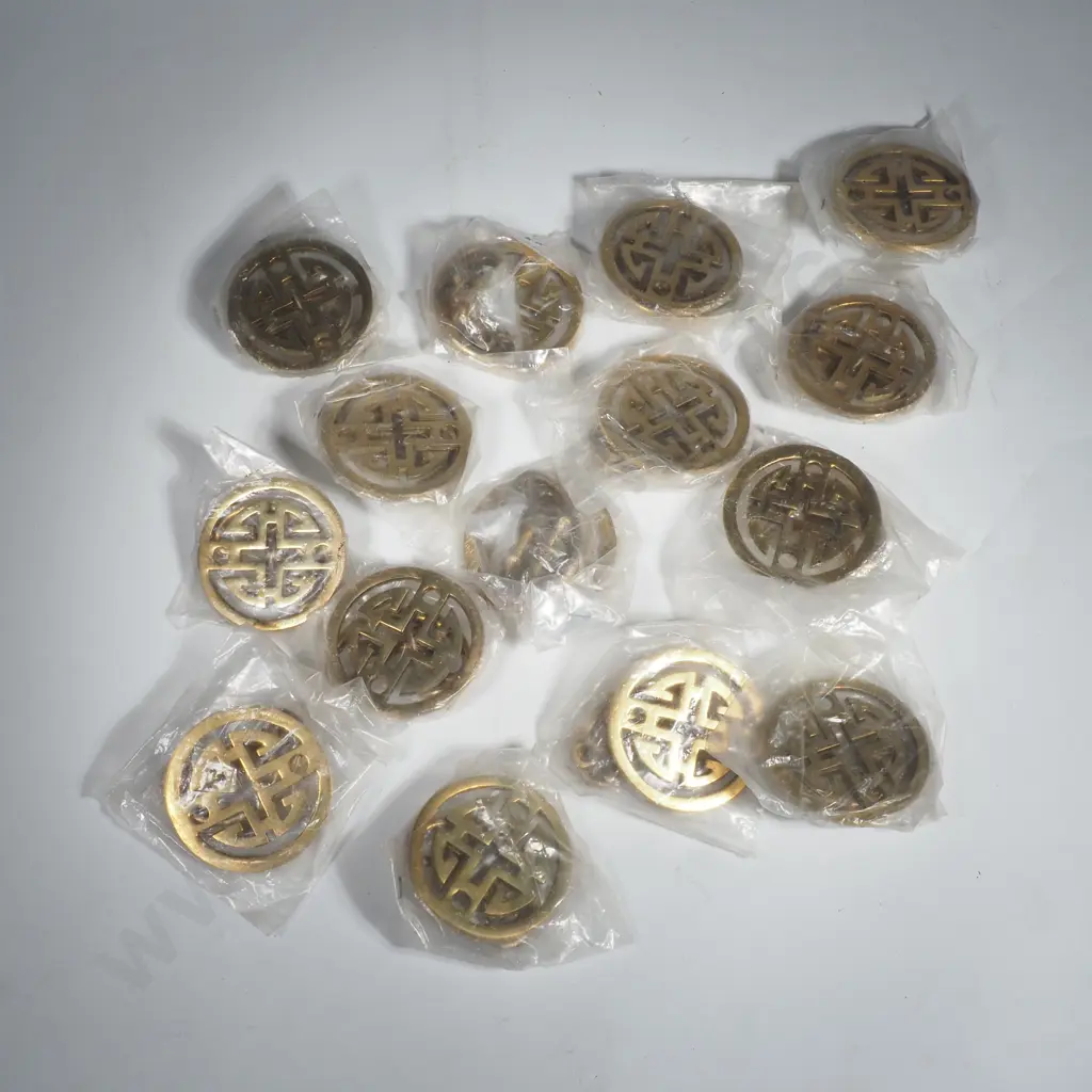 Assorted lot of brass fittings  Image 1++