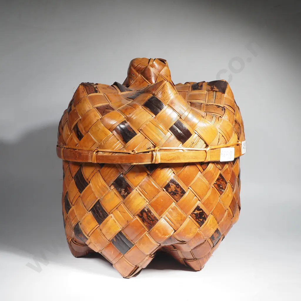 Large Lidded Woven Container Image 1++