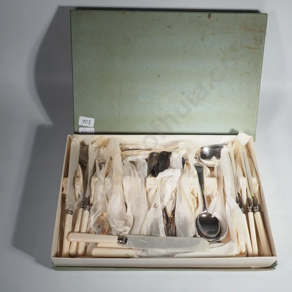 Vintage Boxed Old English Pattern Six Place Cutlery Set Image 1++