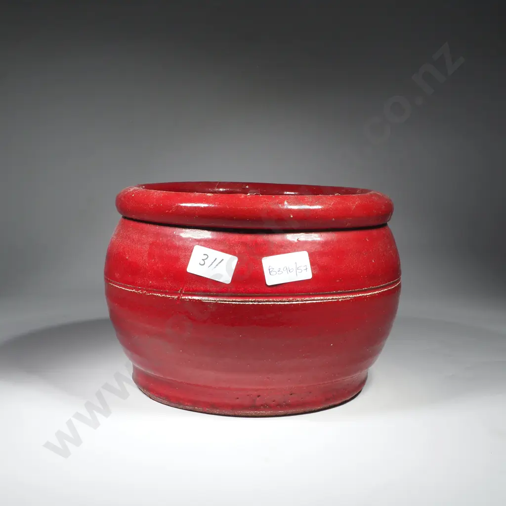 Morris & James Pottery Planter in Hollyberry Red Image 1++