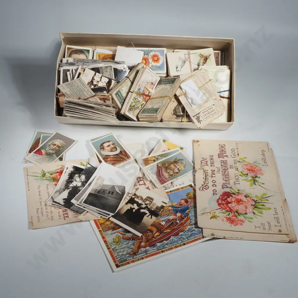 Box Containing Vintage Greeting Cards, Religious Cards & a Quantity of Cigarette Cards Image 1++