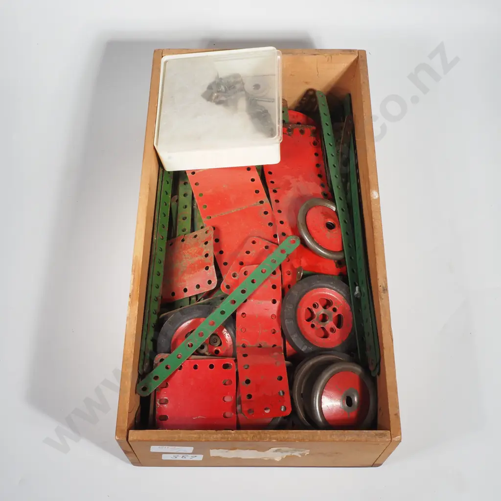 Box Lot of Assorted Vintage Mecano Pieces  Image 1++