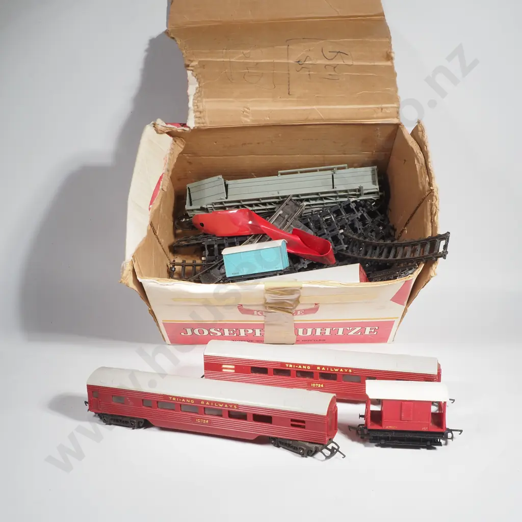 Assorted Lot of Tri-Ang Model Railway Cars & Rails  Image 1++
