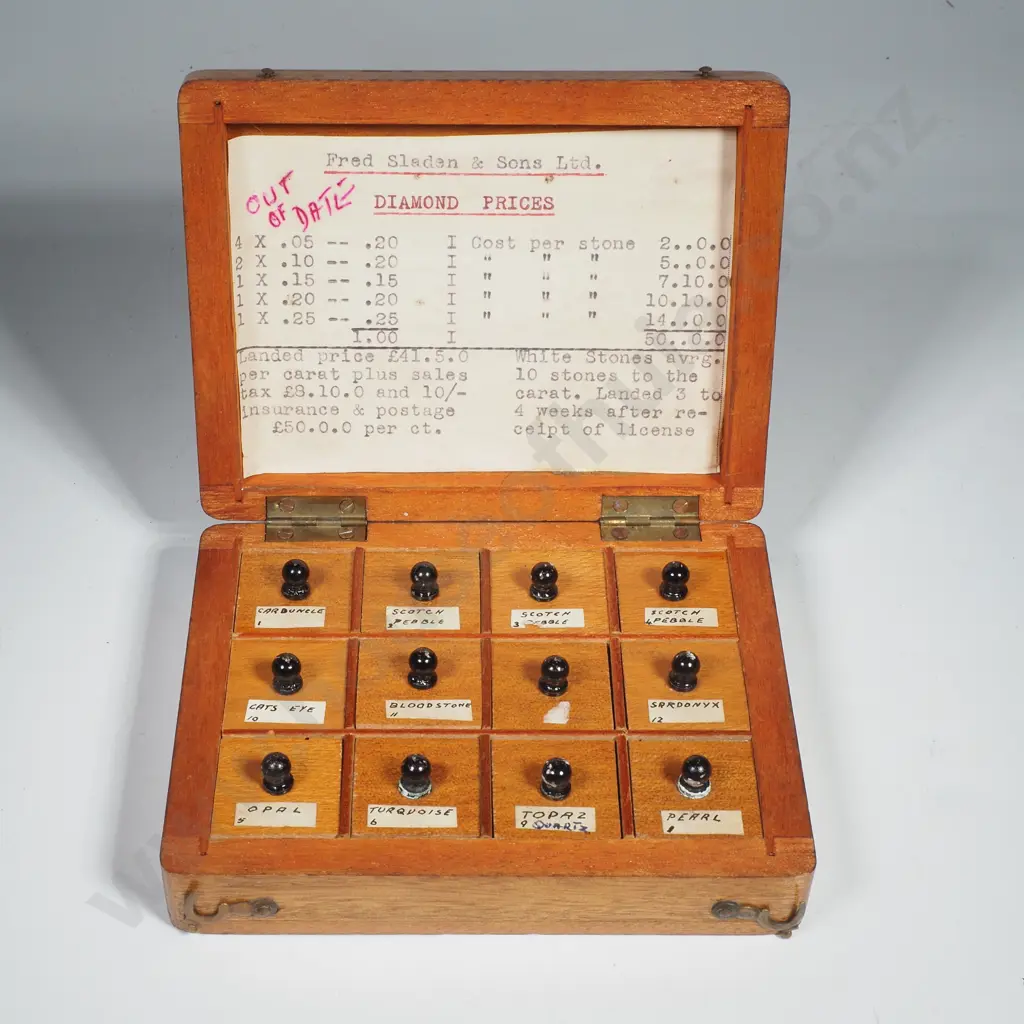 Vintage Small Oak Gem Dealers Box w Labelled Compartments Image 1++