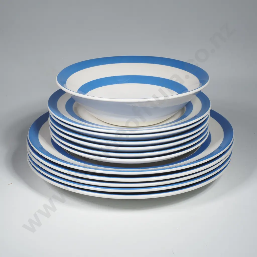 T.G. Green - Cornishware Plates & Bowl Image 1++