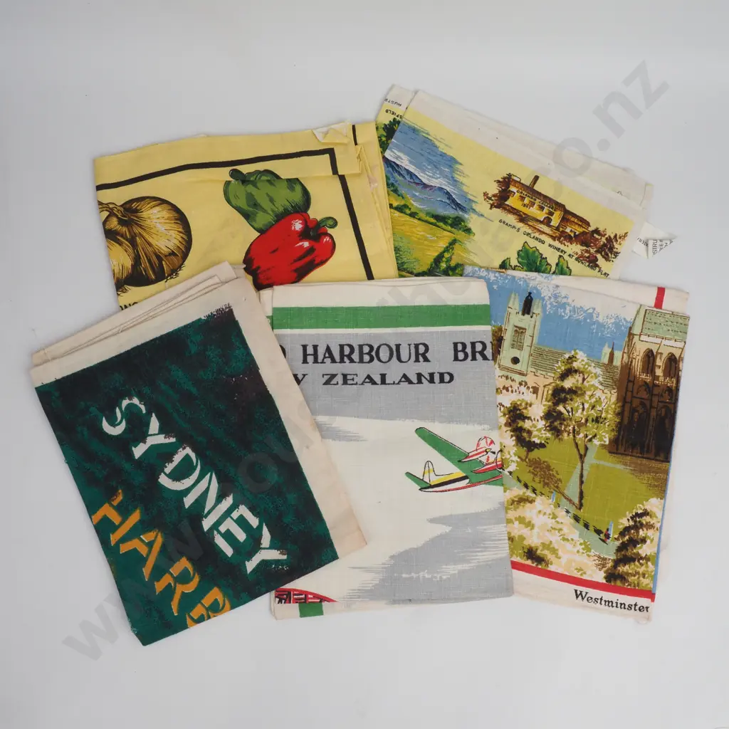 Five linen tea towels Image 1++