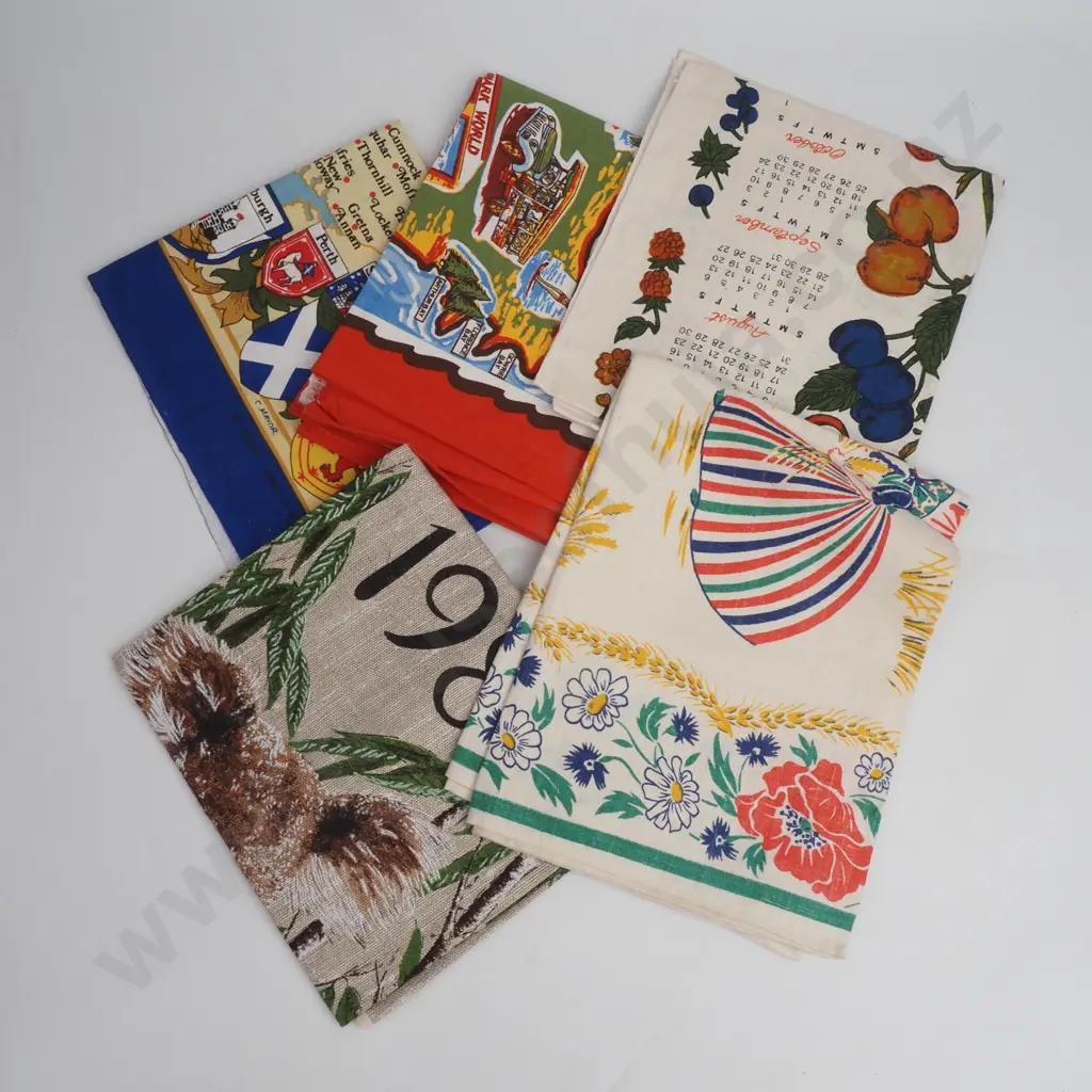Five linen tea towels Image 1++